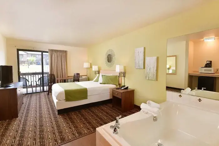 Baker’s Sunset Bay Resort