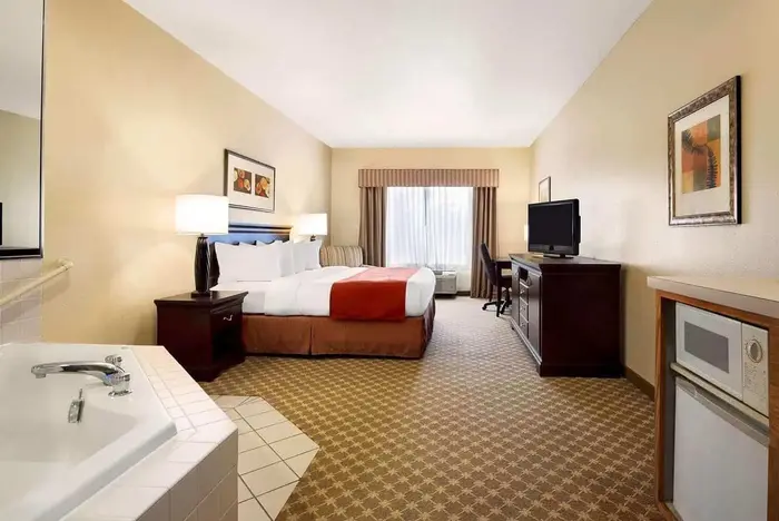 Country Inn & Suites by Radisson, Clinton