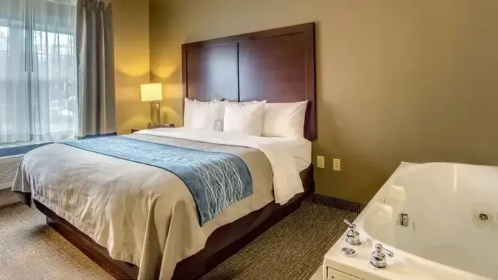 Comfort Inn & Suites Grafton-Cedarburg