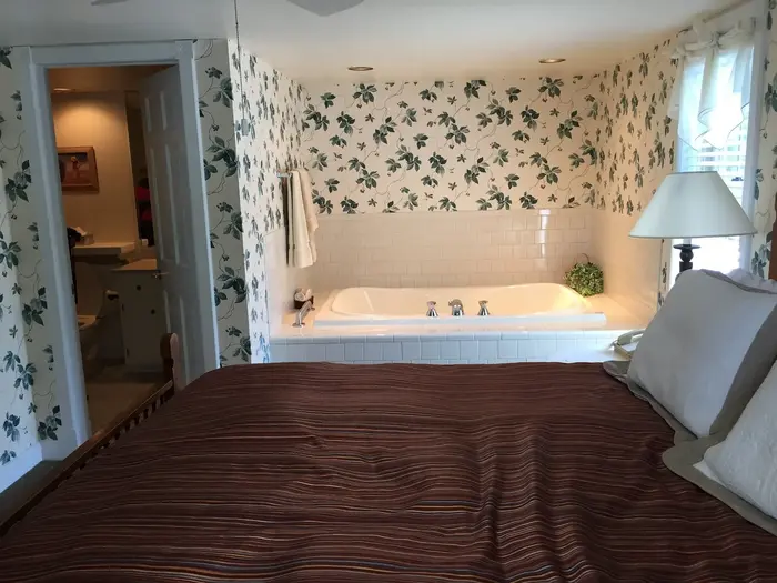 Eagle Harbor Inn