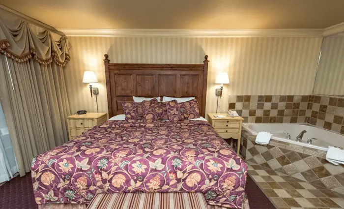 Pike's Waterfront Lodge
