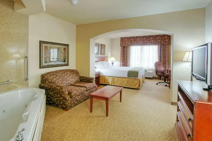 Holiday Inn Express & Suites Las Cruces By