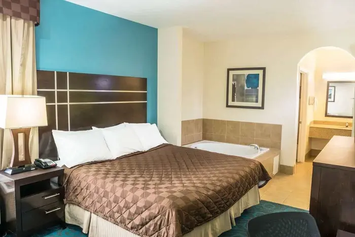 Days Inn by Wyndham Humble/Houston