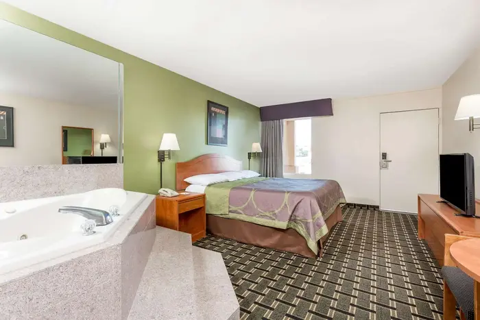 Motel 6 Forsyth