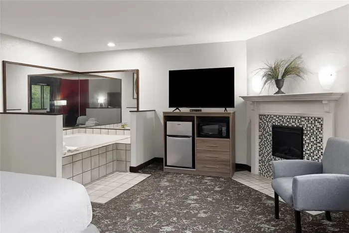 Ramada by Wyndham Cedar Rapids South