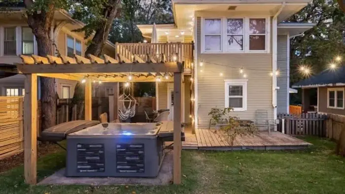 Hottub, Pool Table, Basketball, Firepit, Sleeps