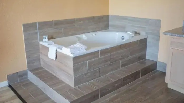 The Crossroads Hotel & Suites