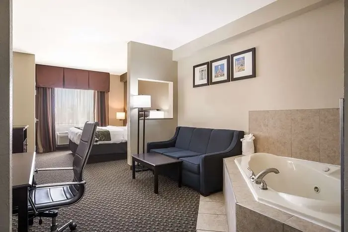 Comfort Suites Forsyth Near I-75