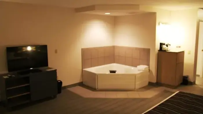 Country Inn & Suites by Radisson, Chippewa Falls, WI