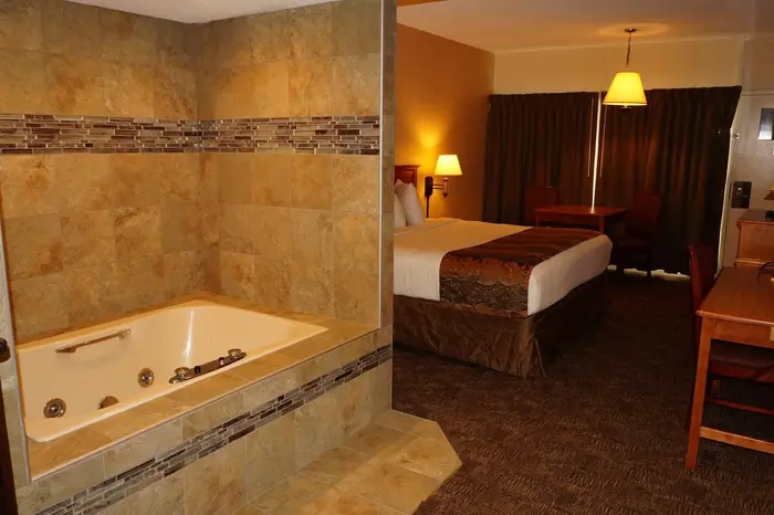 Biltmore Hotel & Suites