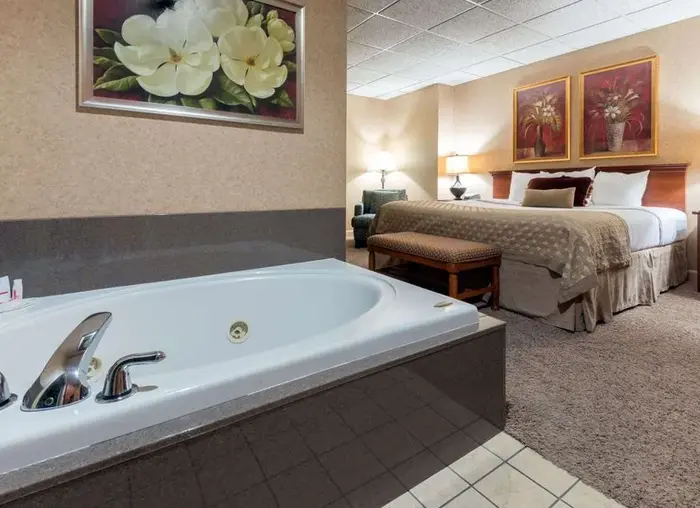 Ramada by Wyndham Topeka Downtown Hotel & Convention Center