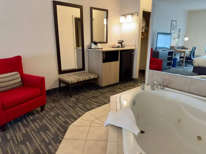 Country Inn & Suites by Radisson, Lake