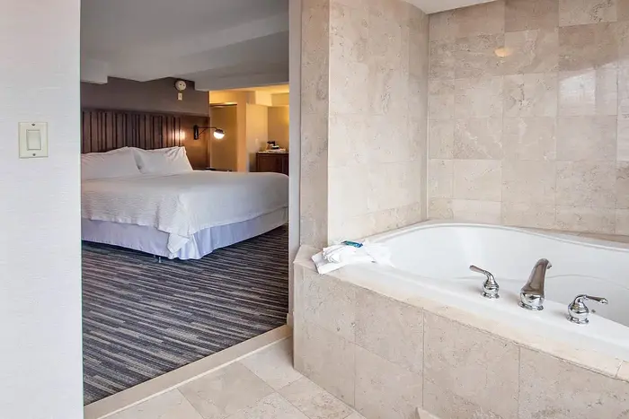 Four Points by Sheraton Melville Long Island