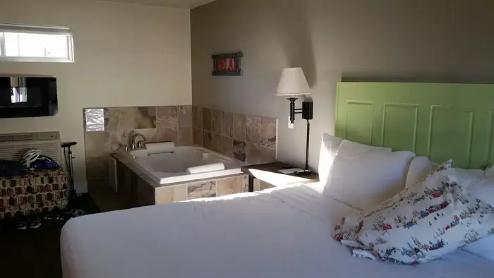 Julie’s Park Cafe & Motel