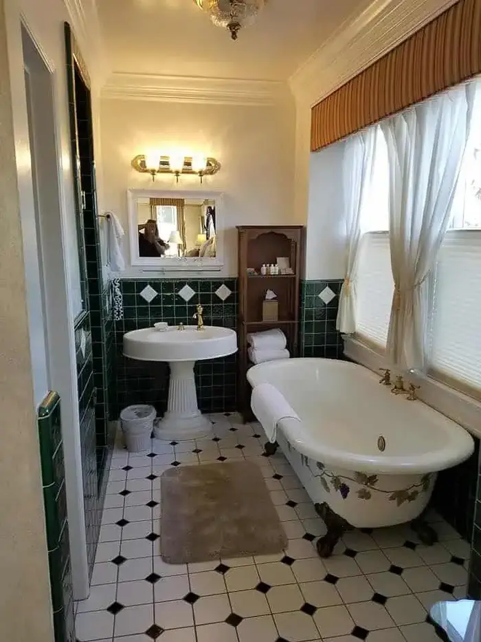 Churchill Manor Bed and Breakfast