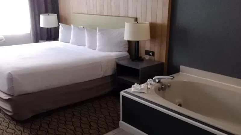 Days Inn & Suites by Wyndham Rochester Hills MI