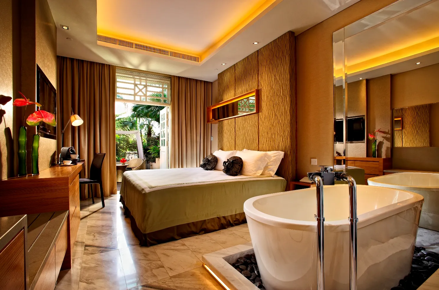 Delaware Hotels with Jacuzzi in Rooms