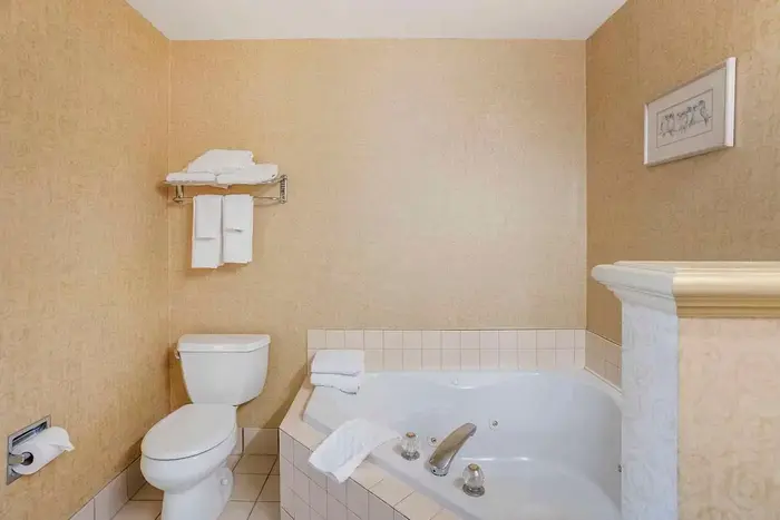 Best Western Plus Revere Inn & Suites
