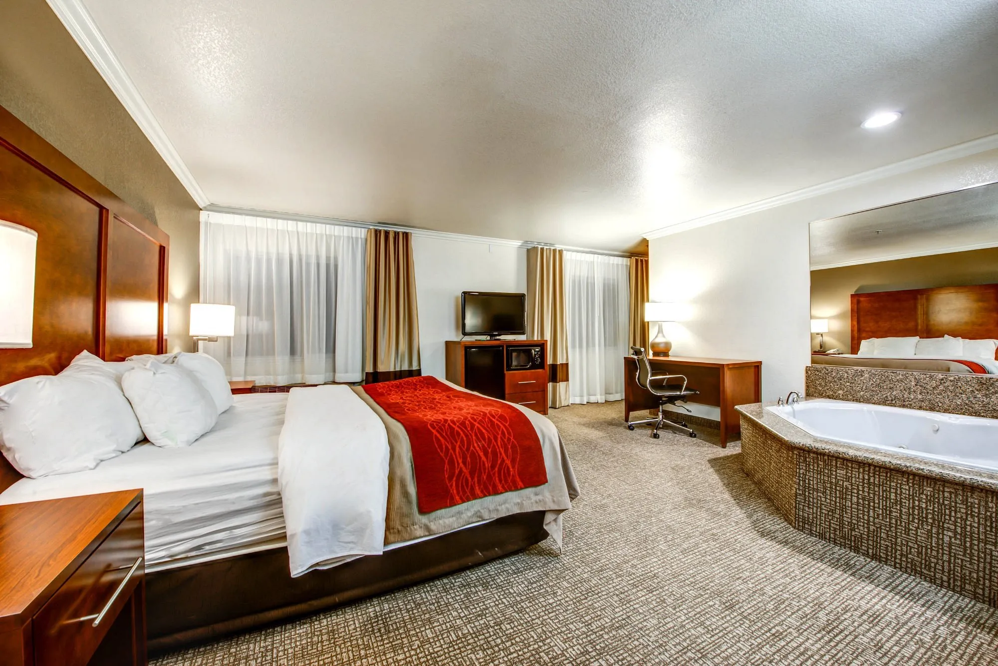 Fontana Hotels with Jacuzzi in Room