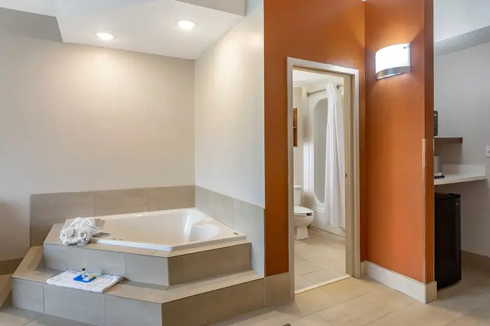 Holiday Inn Express Branson-Green Mtn. Drive By IHG