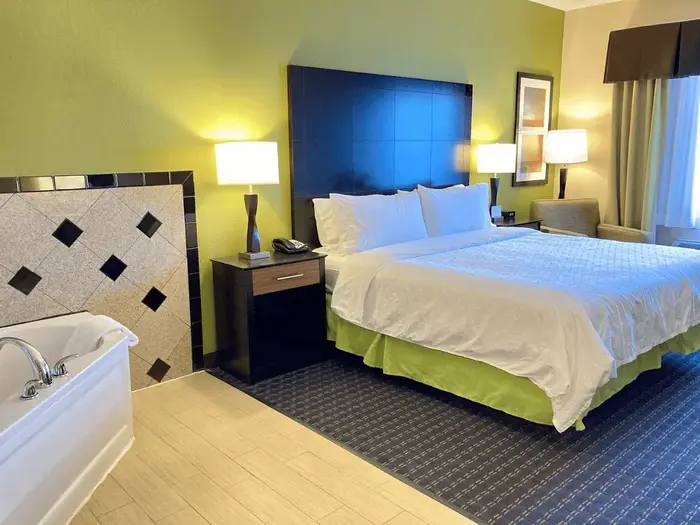 Holiday Inn Express Hotel & Suites Edmond