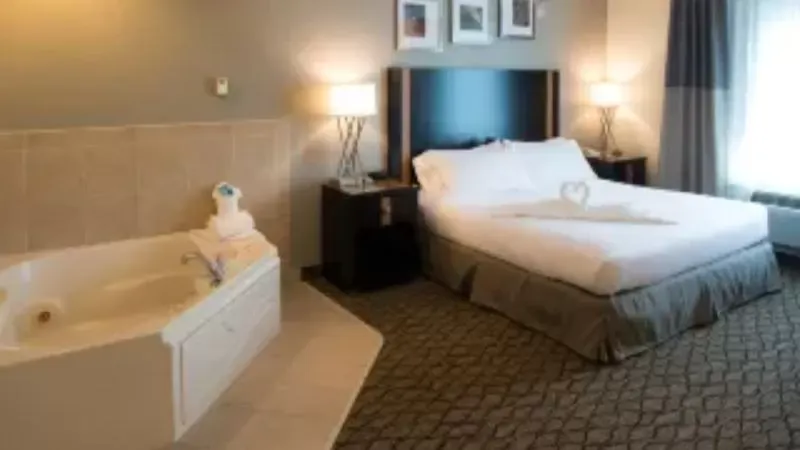 Holiday Inn Express & Suites Chanhassen By IHG