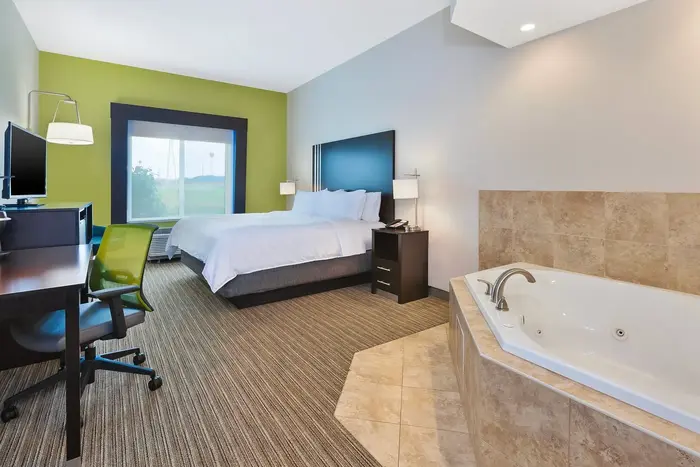 Holiday Inn Express & Suites Effingham By IHG