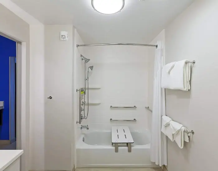 Holiday Inn Express & Suites Tulsa South
