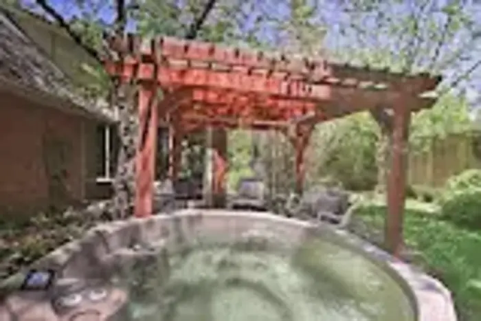 Private Home w/ Hot Tub & Patio Near Dtwn