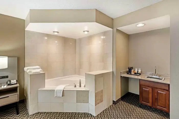 Comfort Inn & Suites Carney's Point