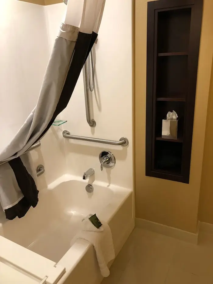 ClubHouse Hotel & Suites