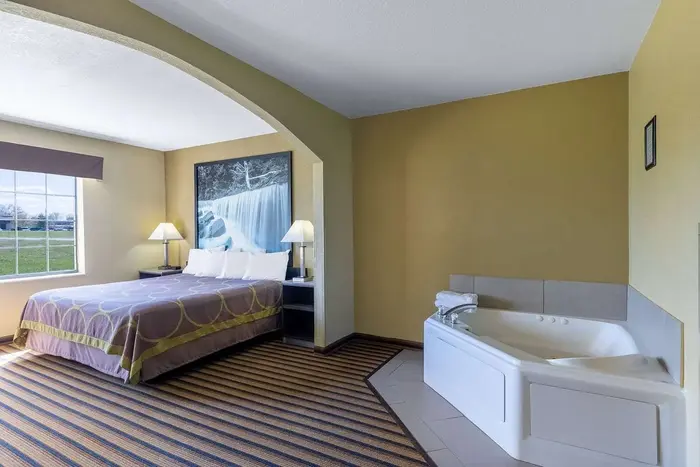 Super 8 by Wyndham Nixa/Springfield Area