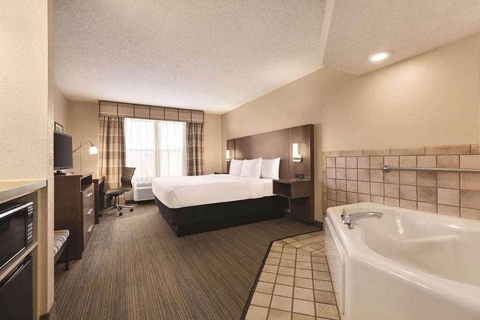 Country Inn & Suites by Radisson, Forest 