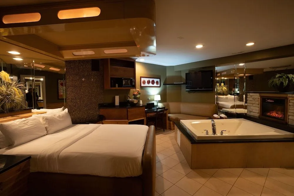 Indiana Hotels With Jacuzzi in Rooms