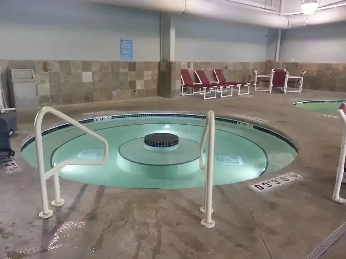 Ramada by Wyndham Bettendorf
