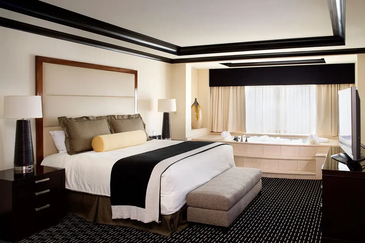 Iowa hotels with jacuzzi in room