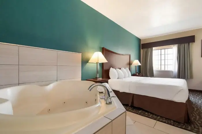 SureStay Plus By Best Western Topeka Northwest