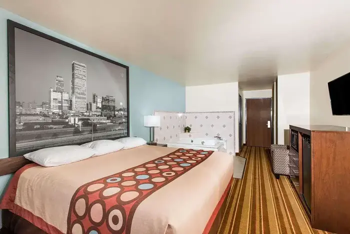 Super 8 by Wyndham Claremore