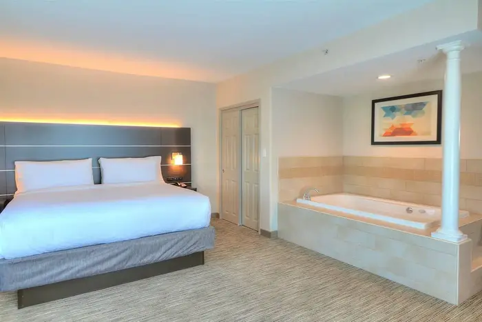 Holiday Inn Express & Suites Mobile / Saraland