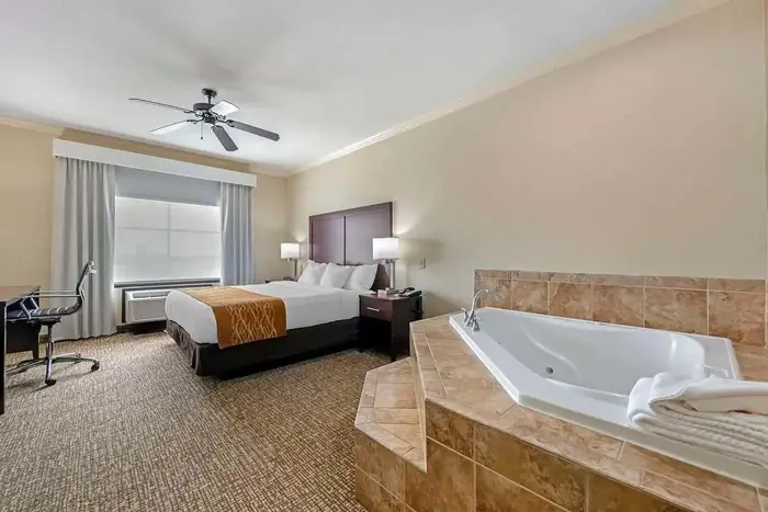 Comfort Inn & Suites Fort Worth - Fossil