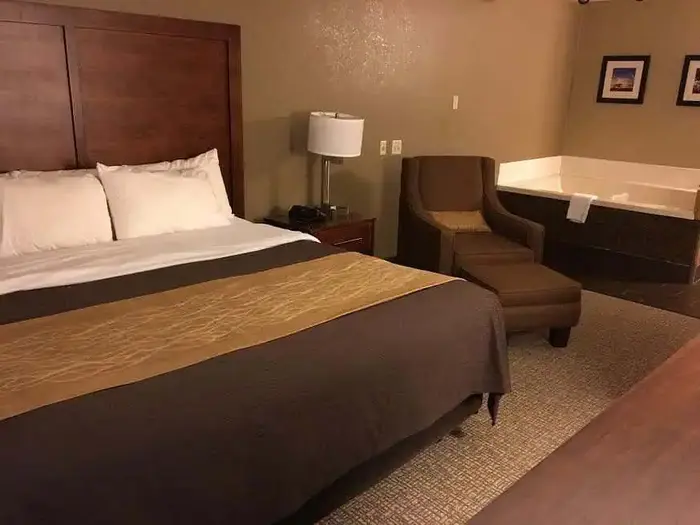 Quality Inn & Suites Salem Near I-57
