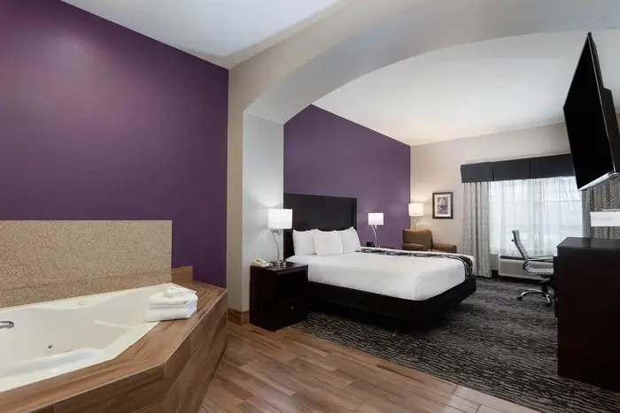 La Quinta Inn & Suites by Wyndham