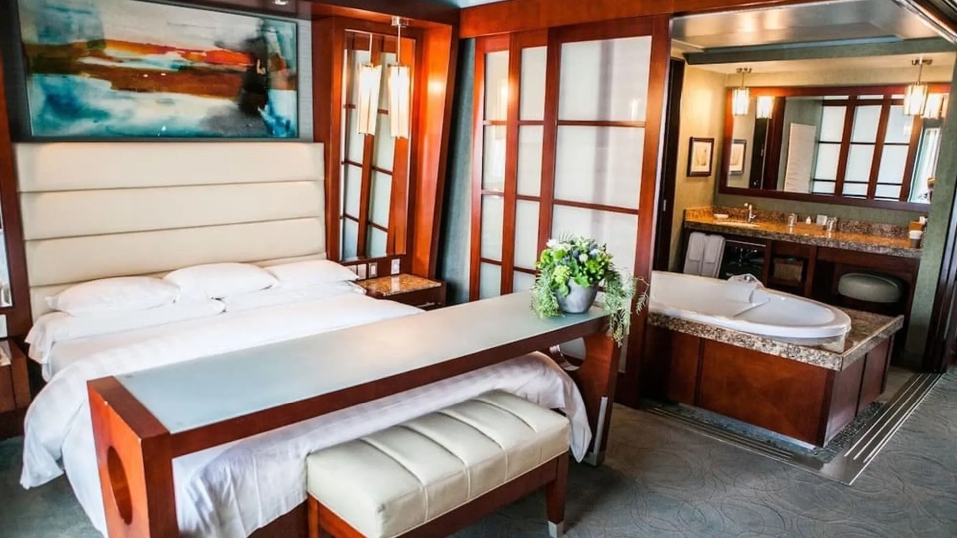 Los Angeles Hotels with Jacuzzi in Room
