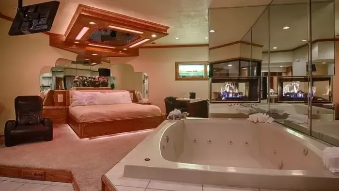 Sybaris Pool Suites