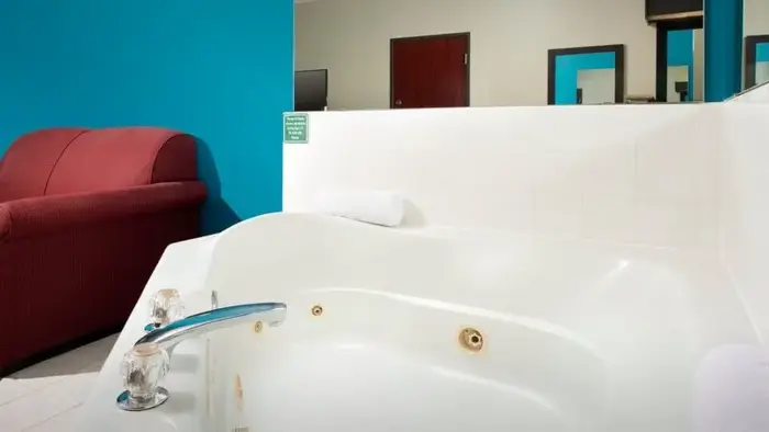 Holiday Inn Express & Suites Lincoln City