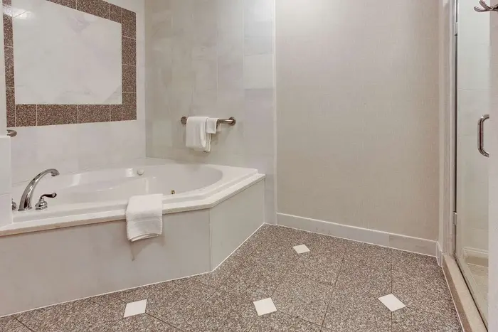 Drury Inn & Suites West Des Moines