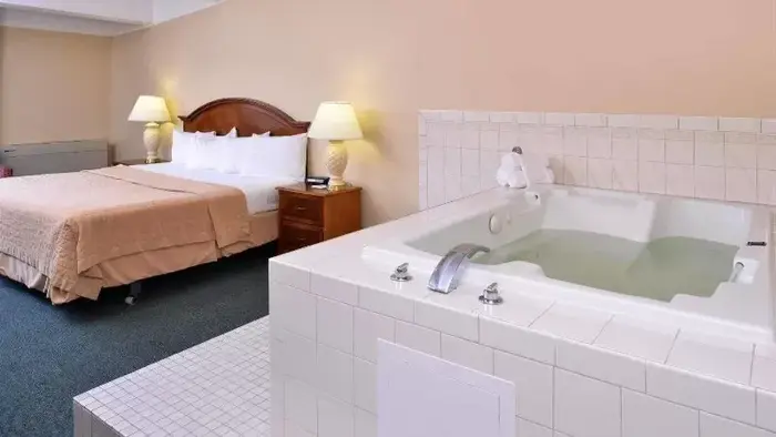 Americas Best Value Inn - Campus View