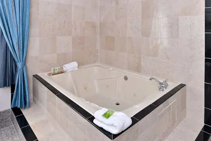 Holiday Inn Express Hotel & Suites Tacoma