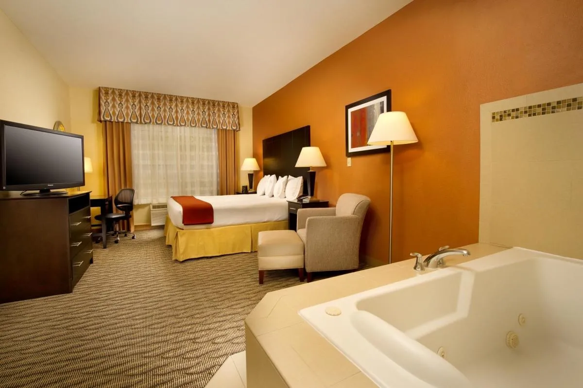 Maryland Hotels with Jacuzzi in Rooms