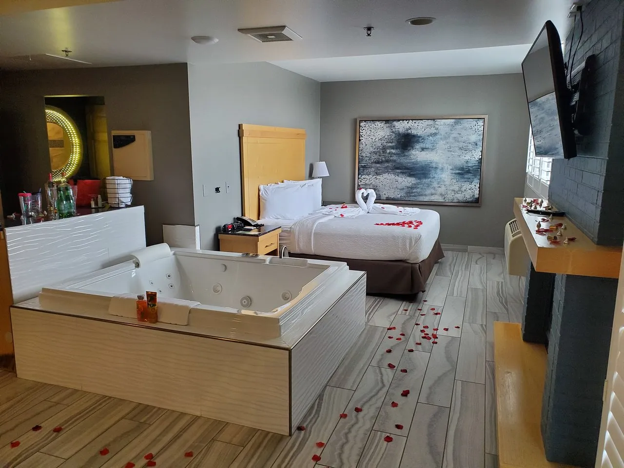 Minnesota Hotels With Jacuzzi in Rooms